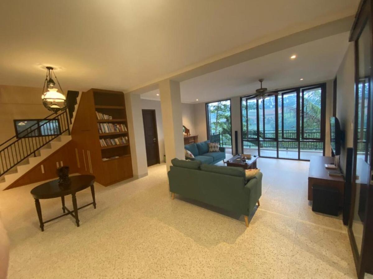 Alleira - Mountain View, Gym, Bbq Dengan Firepit Villa Bandung